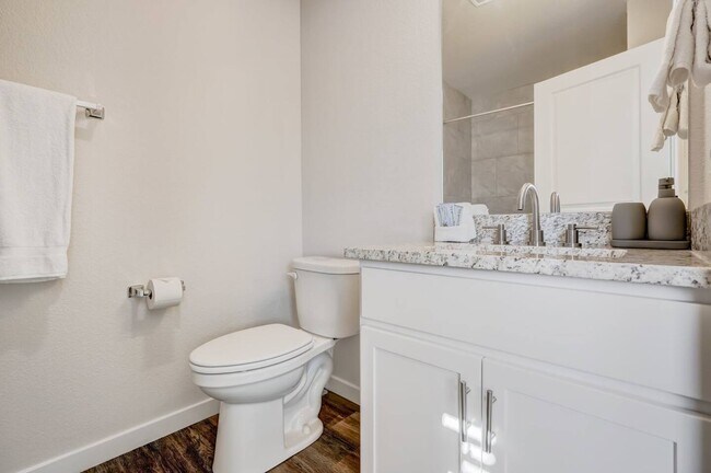 Building Photo - 2220 E La Salle St