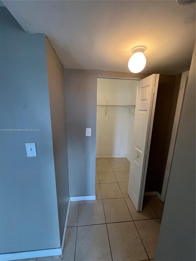 Building Photo - 14500 SW 88th Ave