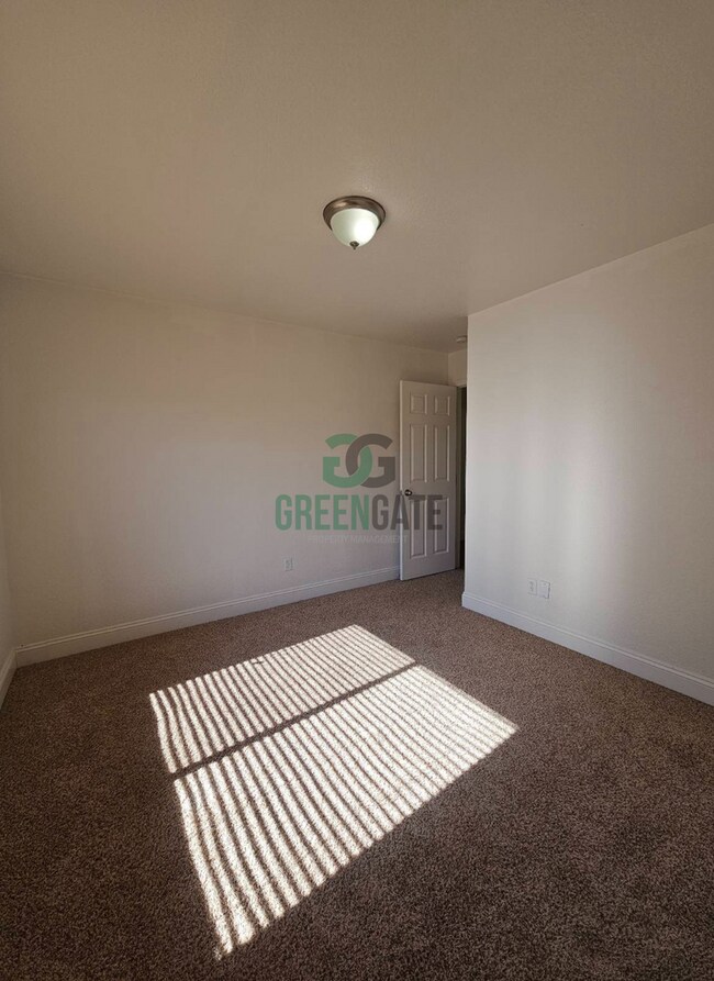 Building Photo - NOW AVAILABLE! Make this spacious 3 bedroo...