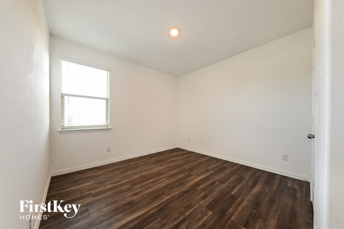 Building Photo - 5634 Elwood Dr