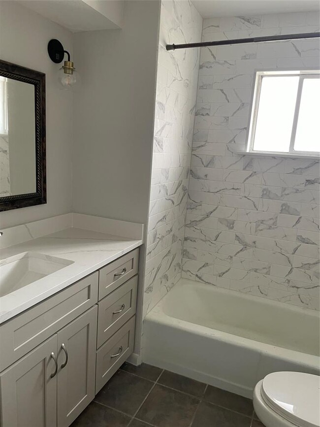 Building Photo - 2222 Mission Hill Dr