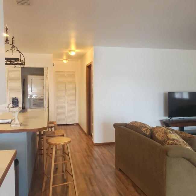 Building Photo - 1 Bedroom Apartment on Mason Lake