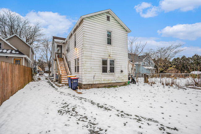 Building Photo - 27 Colfax St NE