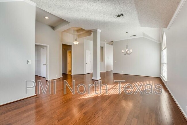 Building Photo - 10717 Camelot Dr
