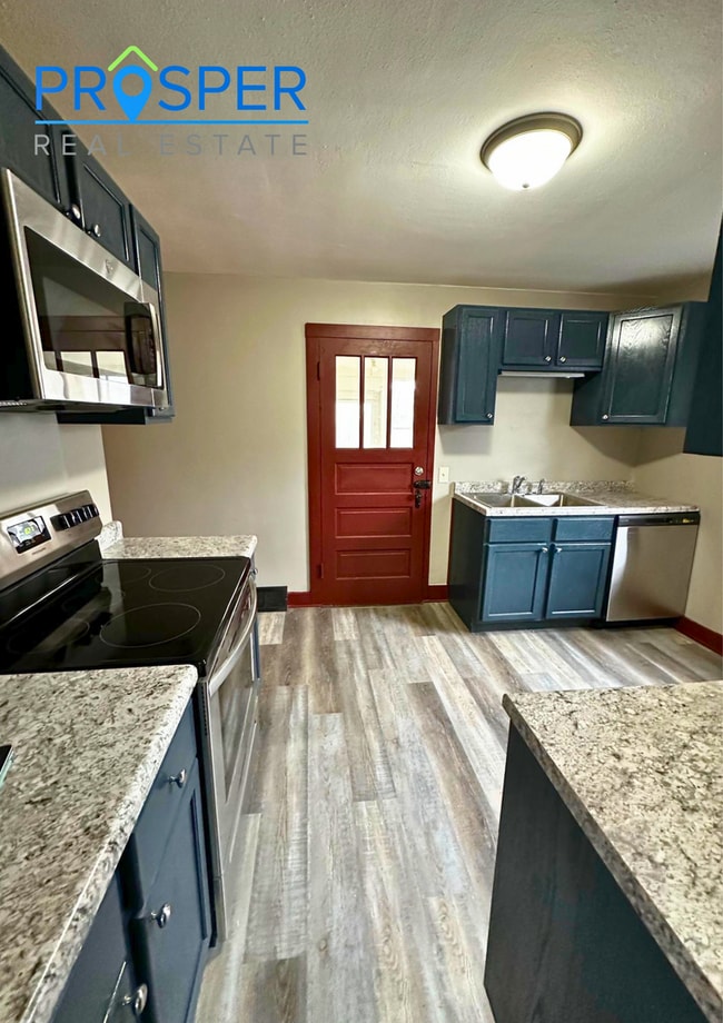 Building Photo - OM1104