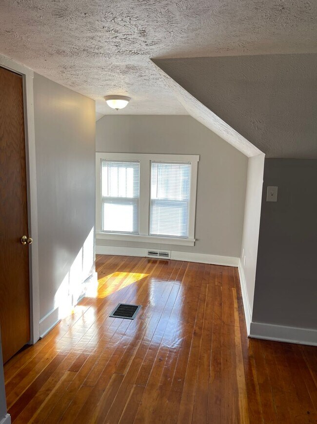 Building Photo - Florence/Minne Lusa 4 bed 2 bath house 160...