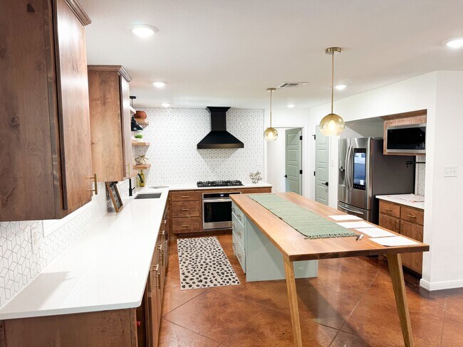 Building Photo - 2302 Brooklawn Dr