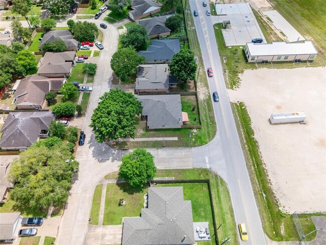 Building Photo - 22142 Pearl Lake Dr