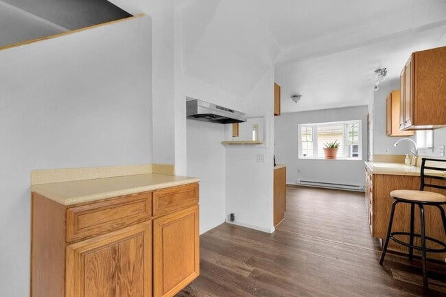 Building Photo - 3 bedroom 2 bath