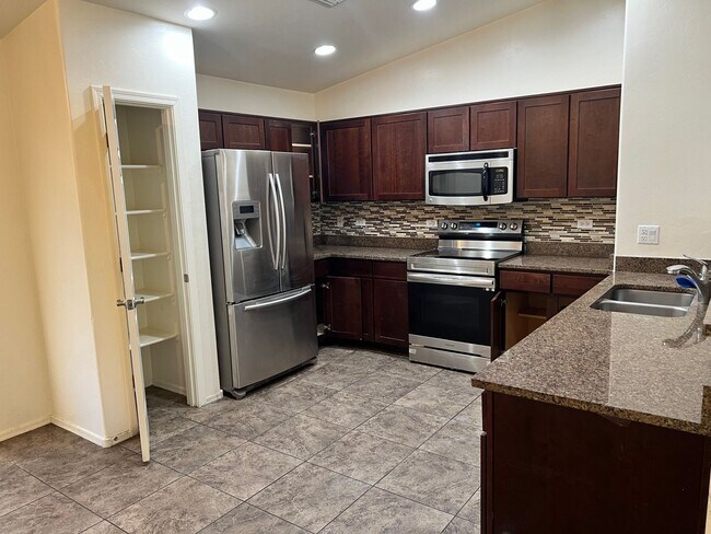 Building Photo - 4137 E Shadow Branch Dr