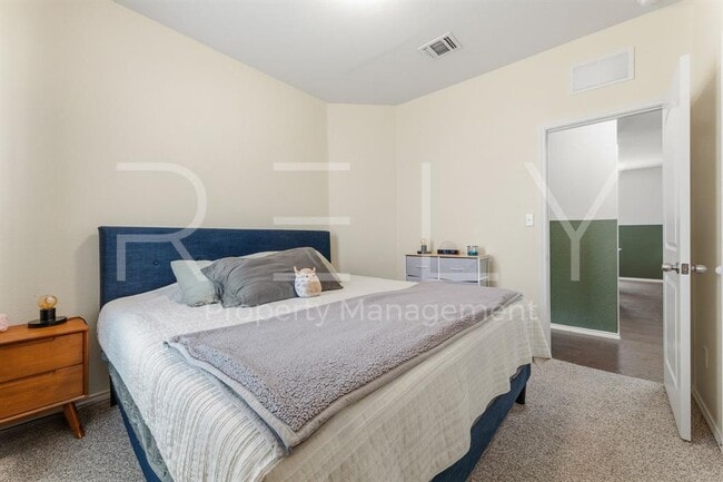 Building Photo - 1600 Cliffbrake Wy