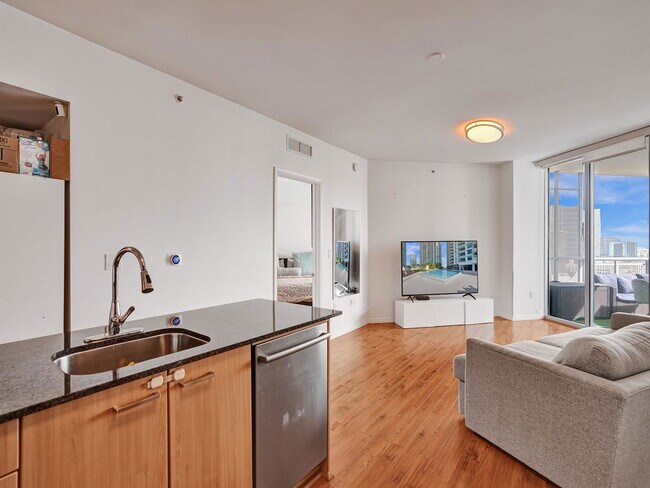 Building Photo - 350 S Miami Ave