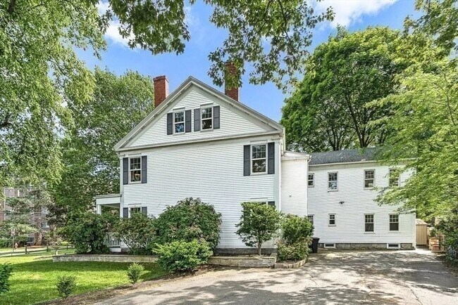 Building Photo - 114 Cottage St