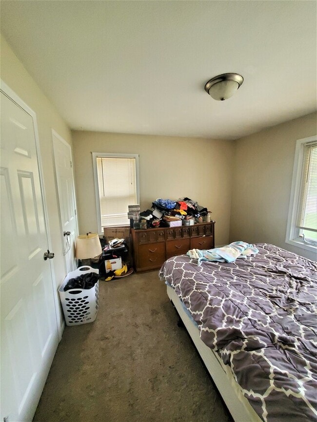 Building Photo - 2245 Pinewood Dr