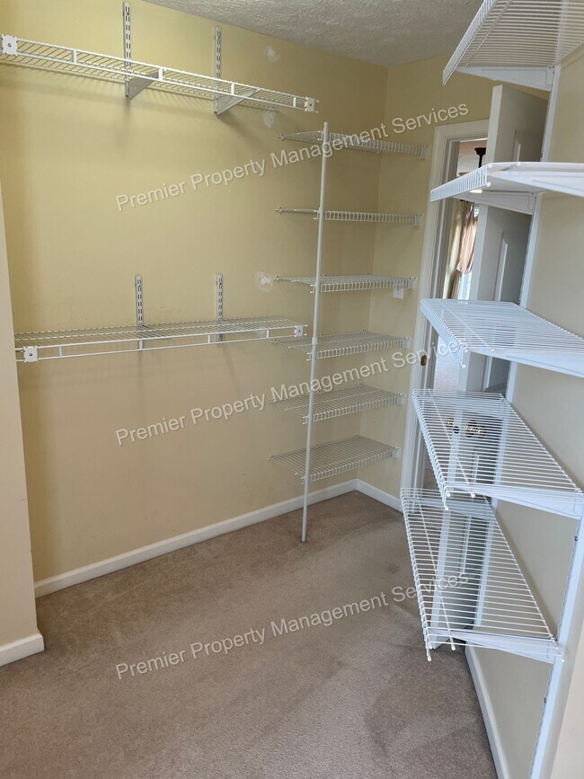 Building Photo - 709 Williamsburg Ct