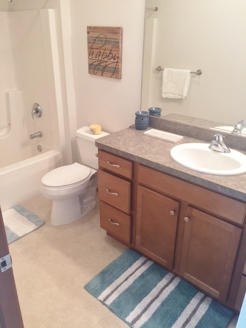 Building Photo - 3 Bedroom Condo Overlooking Pond!