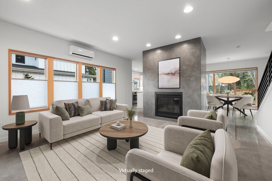 Building Photo - 2038 NE Morgan St. A