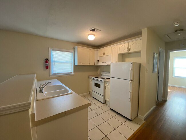 Building Photo - 5933-5933 Peco Ln
