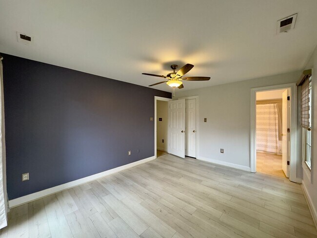 Building Photo - Charming 2 Bedroom/2 Bathroom Apartment in...