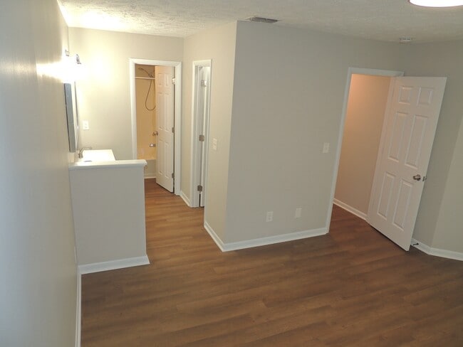 Building Photo - 1006 Wood Creek Dr