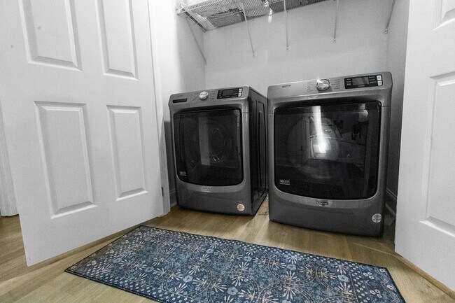 Building Photo - 2042 Delaware Ave