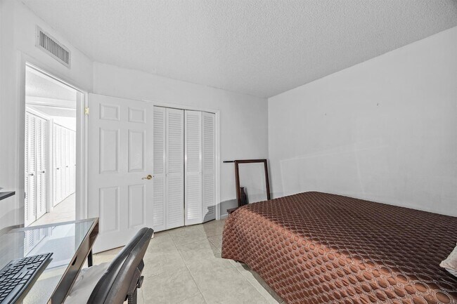 Building Photo - 311 E Ocean Ave