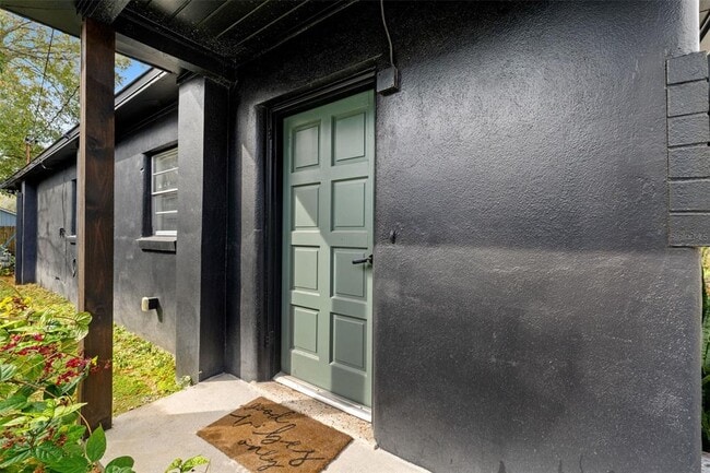 Building Photo - 314 W Alva St