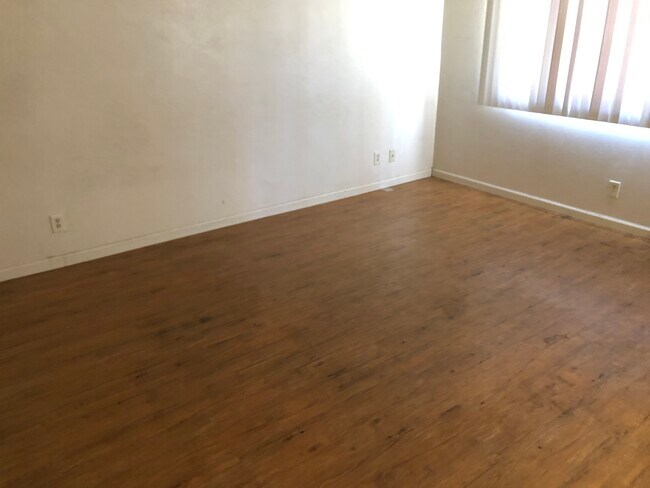 Building Photo - 2944 Peachtree Dr