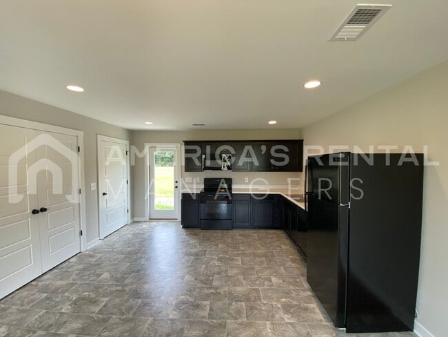 Building Photo - Home for Rent in Talladega, AL!!!