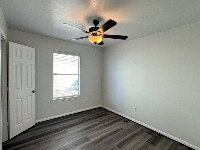 Building Photo - 21543 Falvel Misty Dr