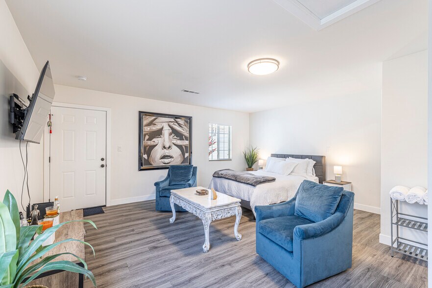 Building Photo - 8143 Hinds Ave