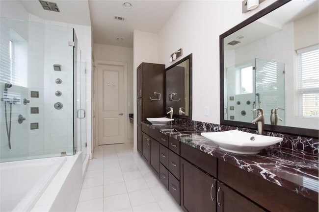 Building Photo - 1616 Edwards St