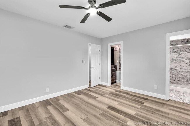 Building Photo - 2056 Park Pl