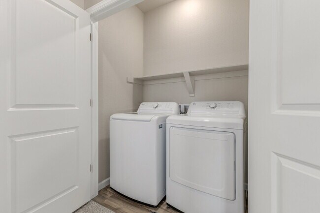 Building Photo - Castle pines 3 bed / 3 bath townhome for rent