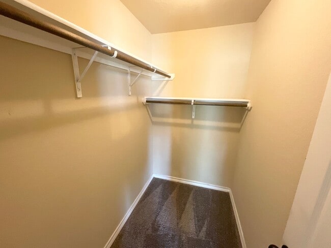 Building Photo - Luxury townhome by Retama Park!