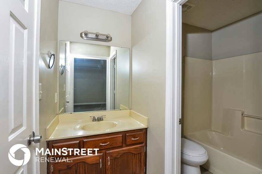 Building Photo - 1247 Grange Way Dr
