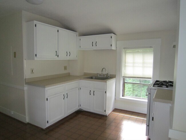 Building Photo - 56 Lyman St