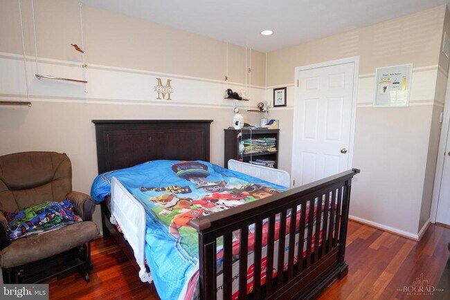 Building Photo - 201 White Pine Ct