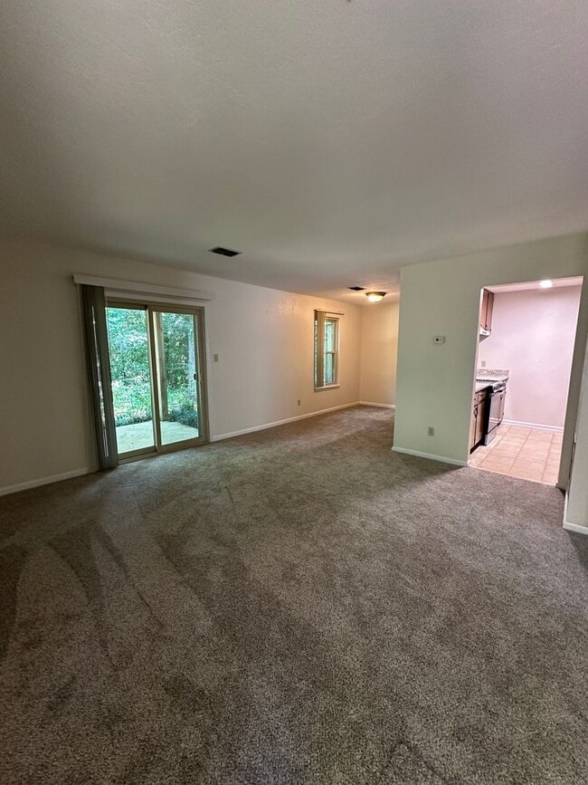 Building Photo - Spacious downstairs 2Bed/1 Bath in Killear...