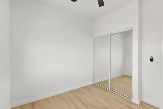 Building Photo - 5141 Ewing St