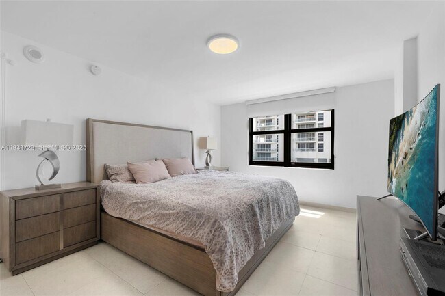 Building Photo - 4301 Collins Ave