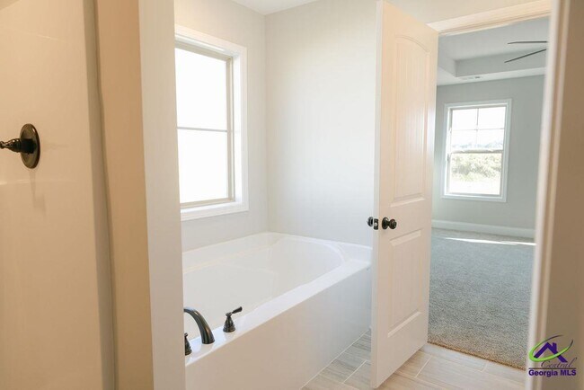 Building Photo - 608 Daisy Dr