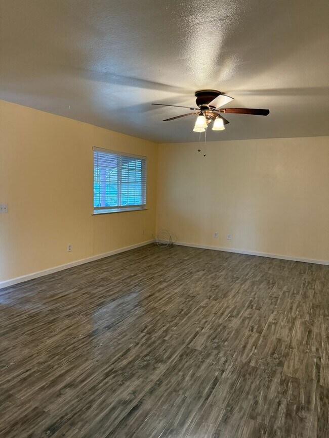 Building Photo - 2571 Plumas Arboga Rd