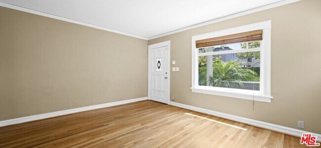 Building Photo - 1149 N Poinsettia Pl
