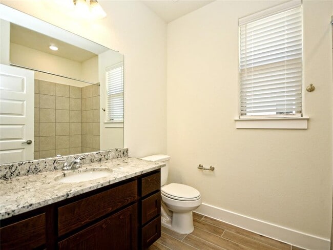 Building Photo - 408 Parkline Dr