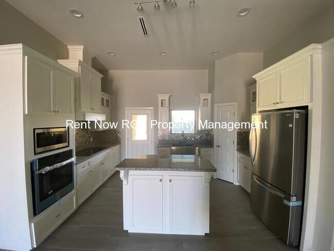 Building Photo - 2206 Liverpool Dr
