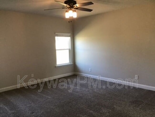 Building Photo - 618 Turtle Crk Ln