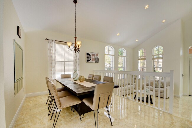 Building Photo - 2418 Westmont Dr