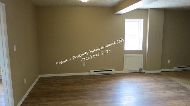 Building Photo - 527 Midland Ave
