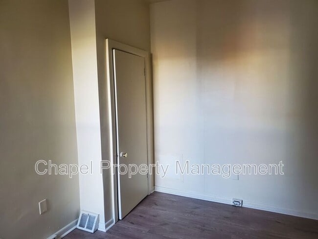 Building Photo - 517 N Wanamaker St